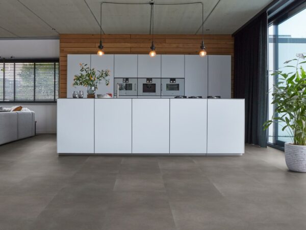 Keuken met PVC tegels in betonlook